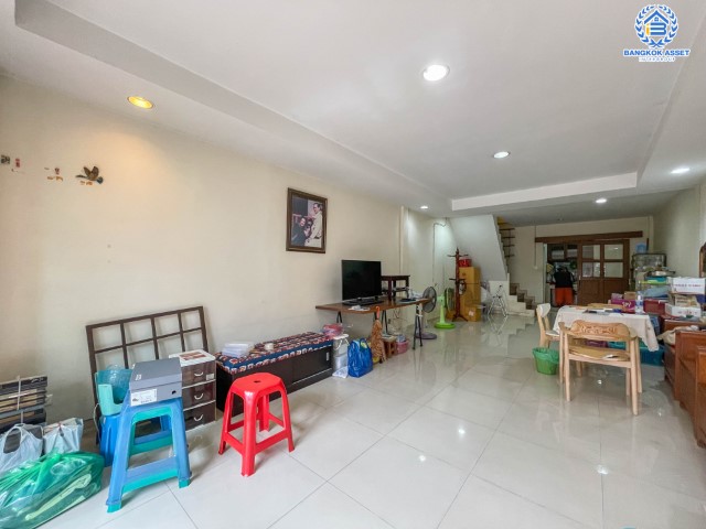 *****ทาวน์เฮ้าส์มือสองย่านนนทบุรี ม.พิชาดา บ้านกล้วย-ไทรน้อย เนื้อที่ 16 ตร.ว. ฟังก์ชัน 2 ห้องนอน 2 ห้องน้ำ บ้านพร้อมอยู่ ตกแต่งใหม่ บนทำเลแห่งการเดินทาง เพียง 20 นาทีก็ถึงรถไฟฟ้าสายสีม่วง "สถานีคลองบางไผ่" ใกล้ทางด่วน "ศรีรัช"